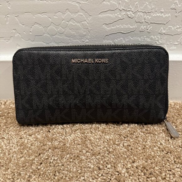 Michael Kors Handbags - Michael Kors Logo Jet Set Travel Continental Extra Large Wallet